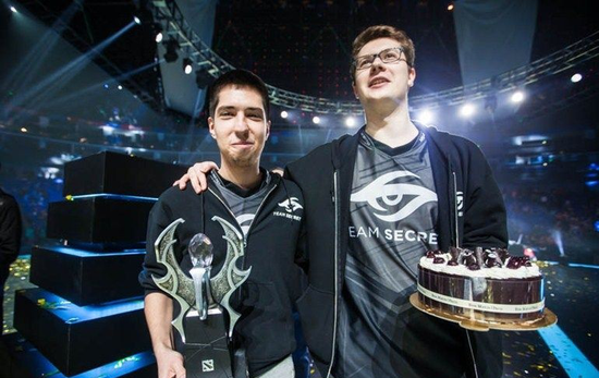 配合球鞋摩 配合球鞋摩